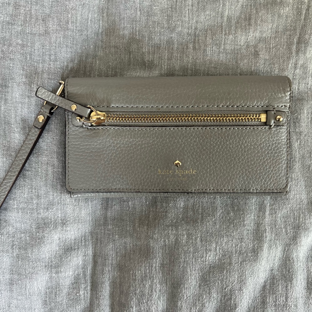 Gorgeous Grey KATE SPADE Wristlet Lightly Used